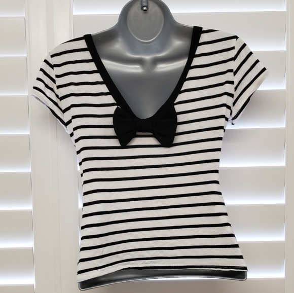 Black White Striped low back cut bow detail - Picture 6 of 6